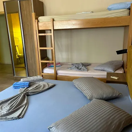 Guest House Tirana Pensión *