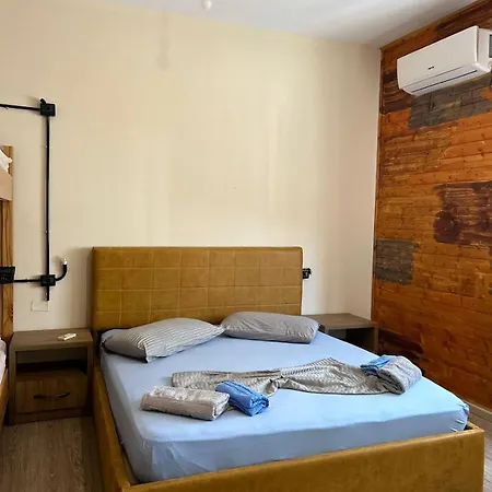 Guest House Tirana 게스트하우스
